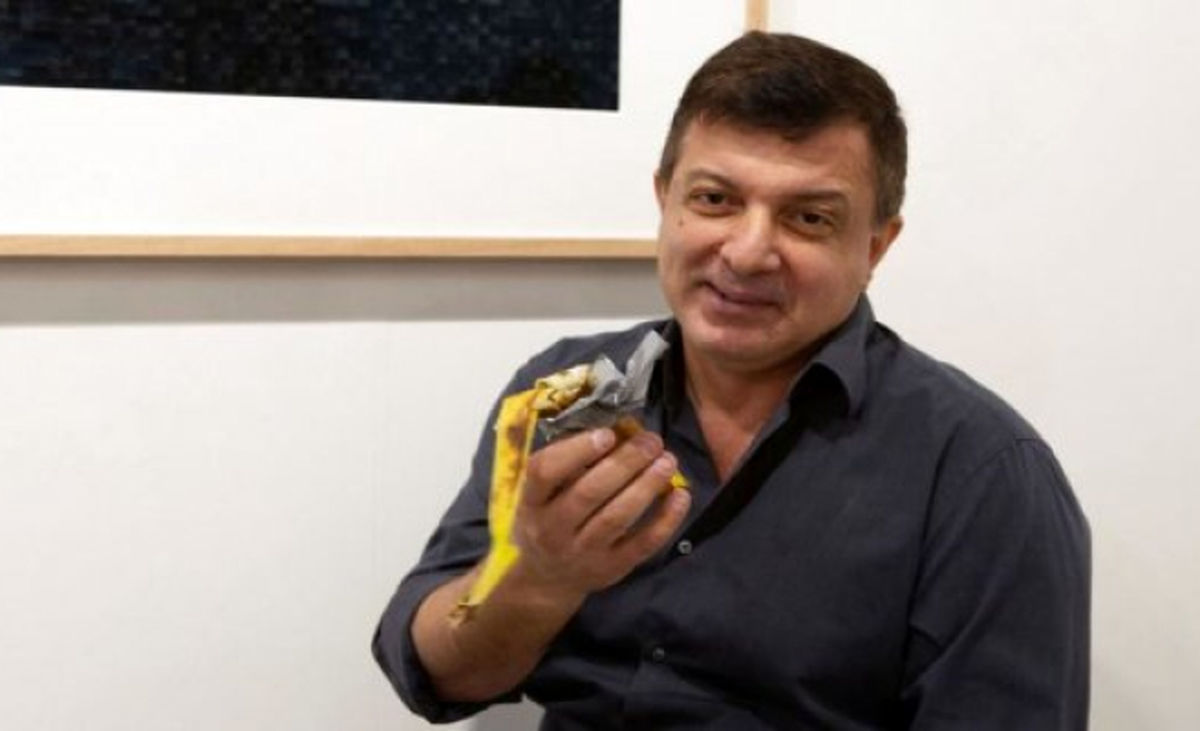 هنرمندی که موز ۱۲۰ هزار دلاری خورد