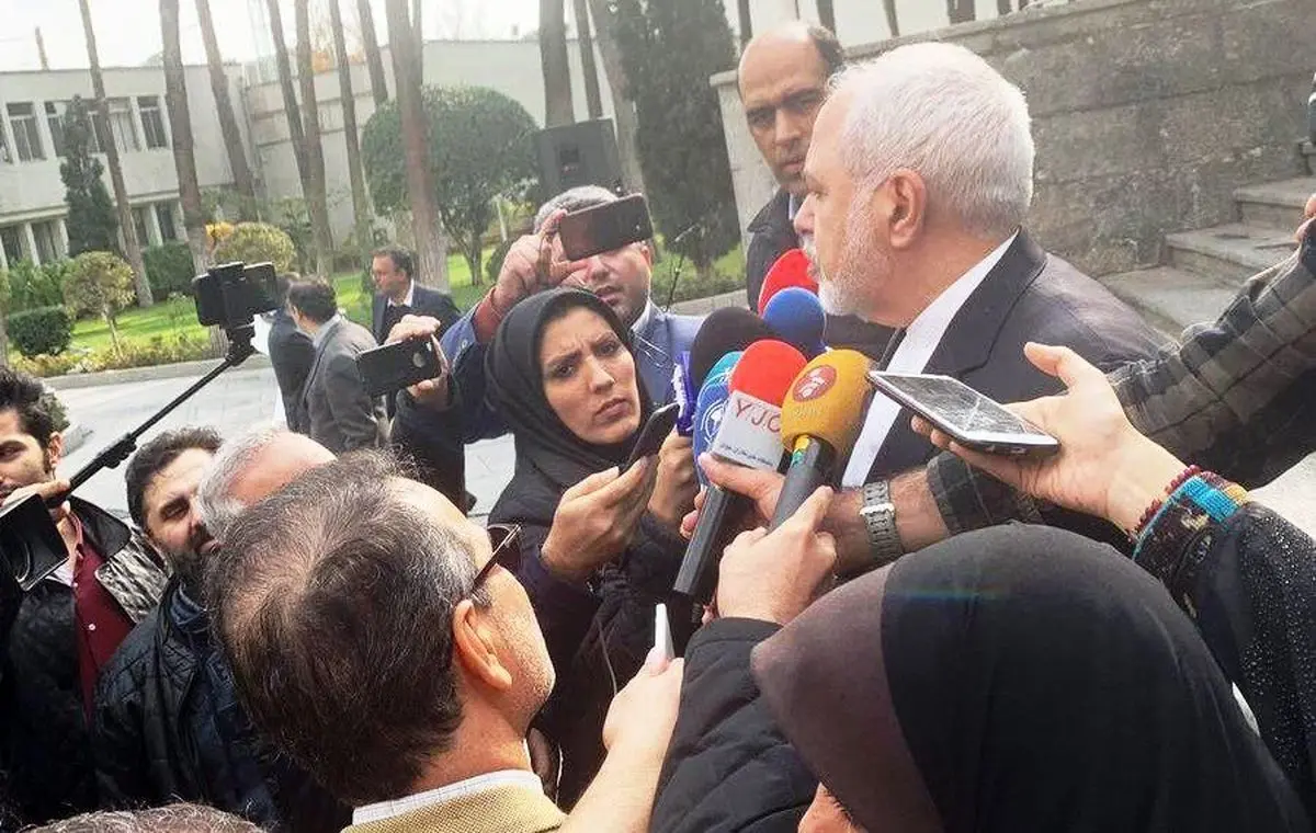 انتشار یک‌عکس در پاسخ به شایعه استعفای ظریف