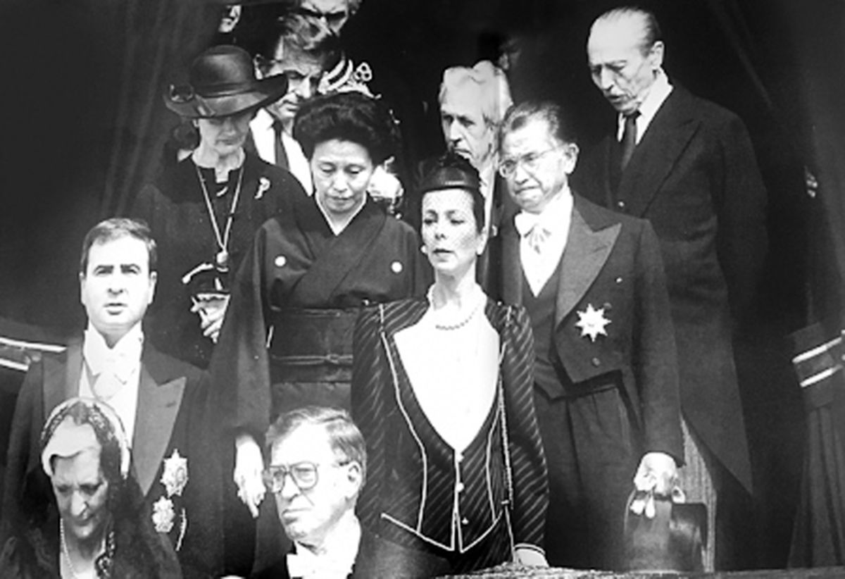 افول ستارهها و مرگ ملکه