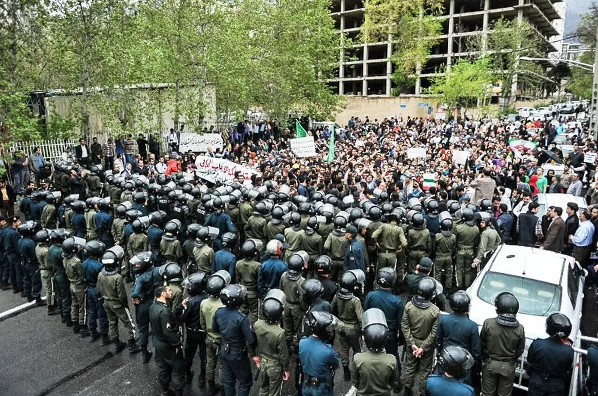 مجوز برگزاری تجمع قانونی به چه‌کسانی داده می‌شود؟