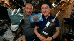 ساخت اولین کیک کریسمس در فضا