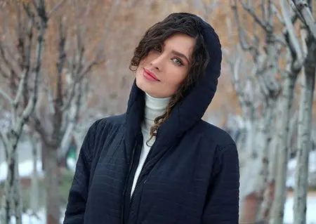 17 عکس جذاب ساناز سعیدی خانم بازیگر چشم رنگی