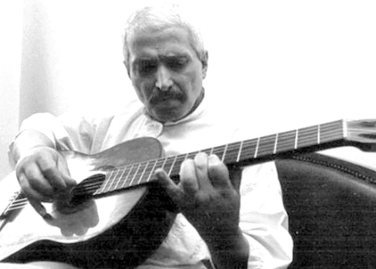 سپید پوشیده بودم با موی سیاه
