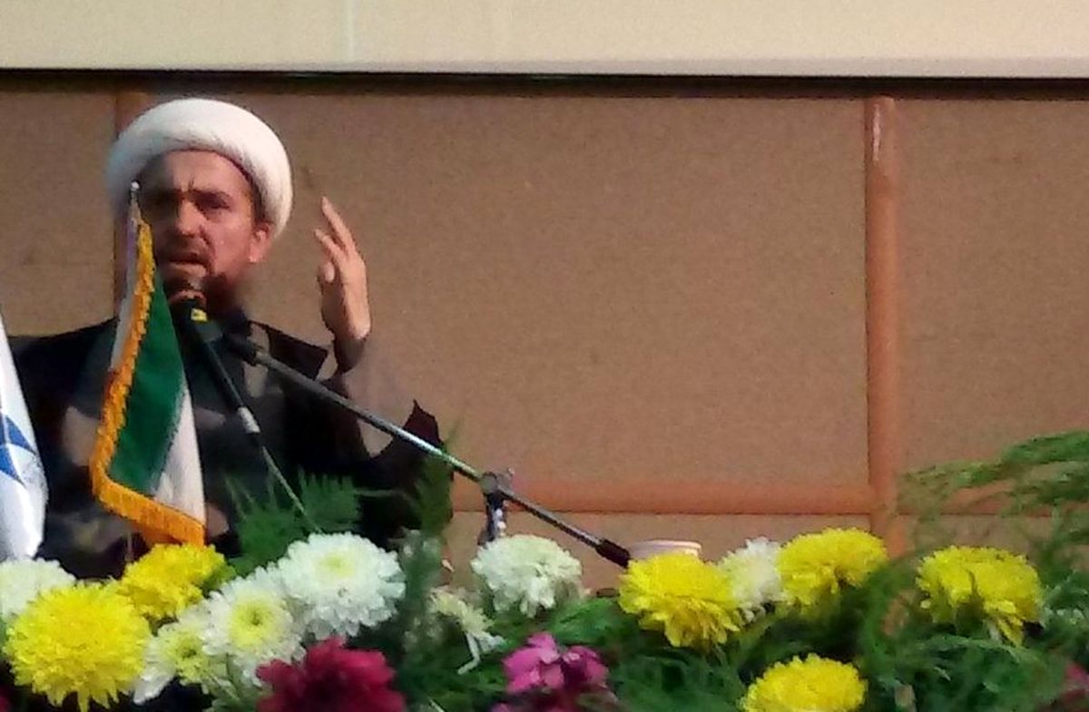 سوزاندن کتاب مرجع پزشکی توسط مدعی طب اسلامی