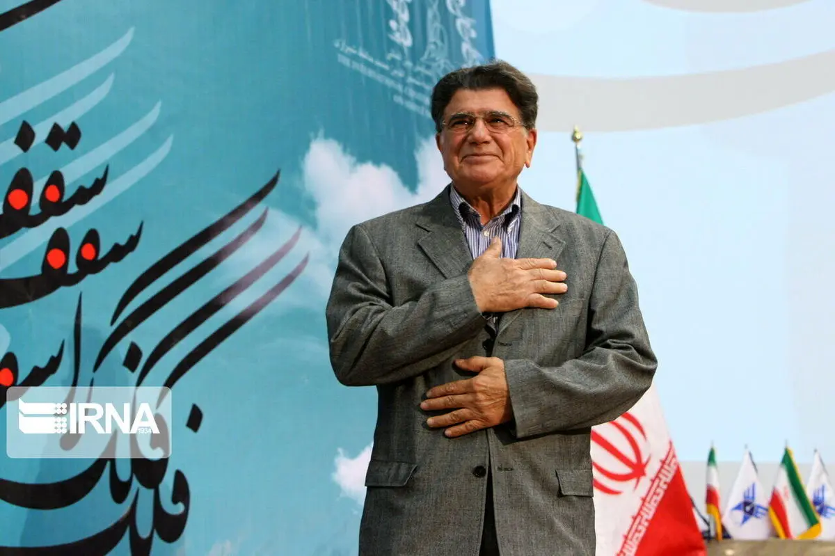 استاد شجریان به دستگاه تنفسی متصل است
