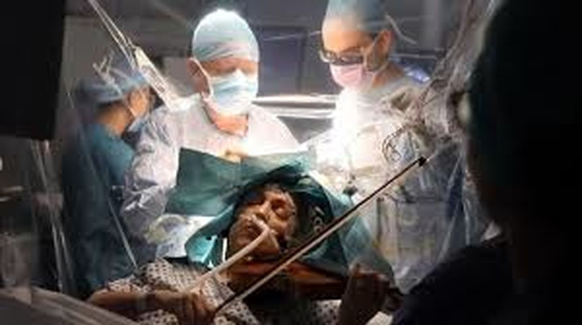 ویولون زدن حین عمل جراحی مغز!