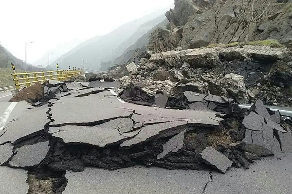 بلایی که رانش زمین سر آزاد راه تهران_شمال آورد