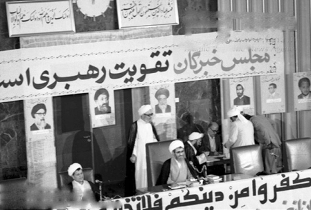 چرا همه اعضای خبرگان رهبری مجتهدند؟