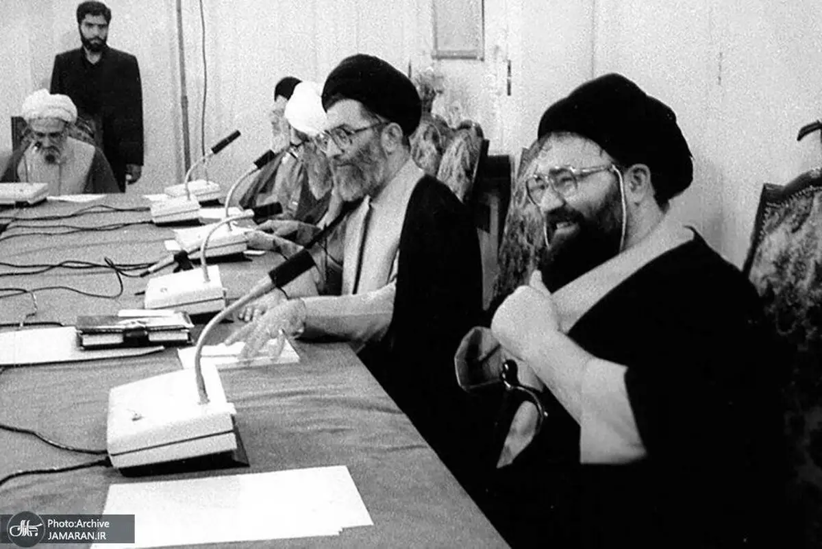 عکسی از همنشینی سیداحمد خمینی با آیت‌الله خامنه‌ای ؛۳۰ سال پیش