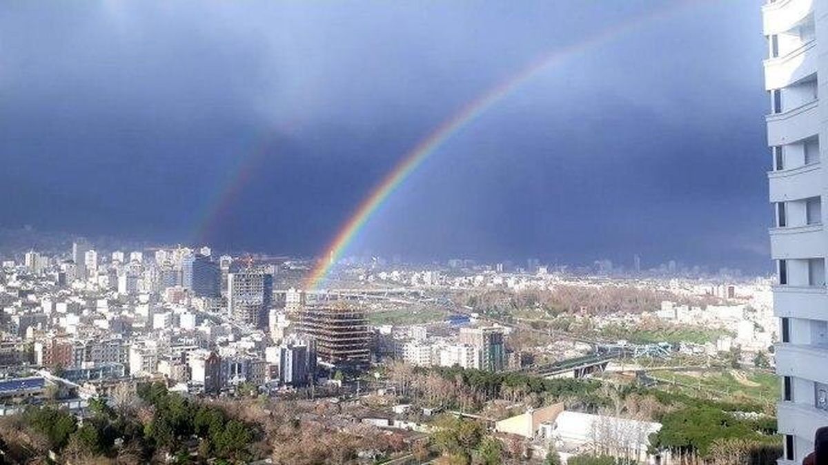 رنگین کمان در آسمان تهران در آخرین روز سال