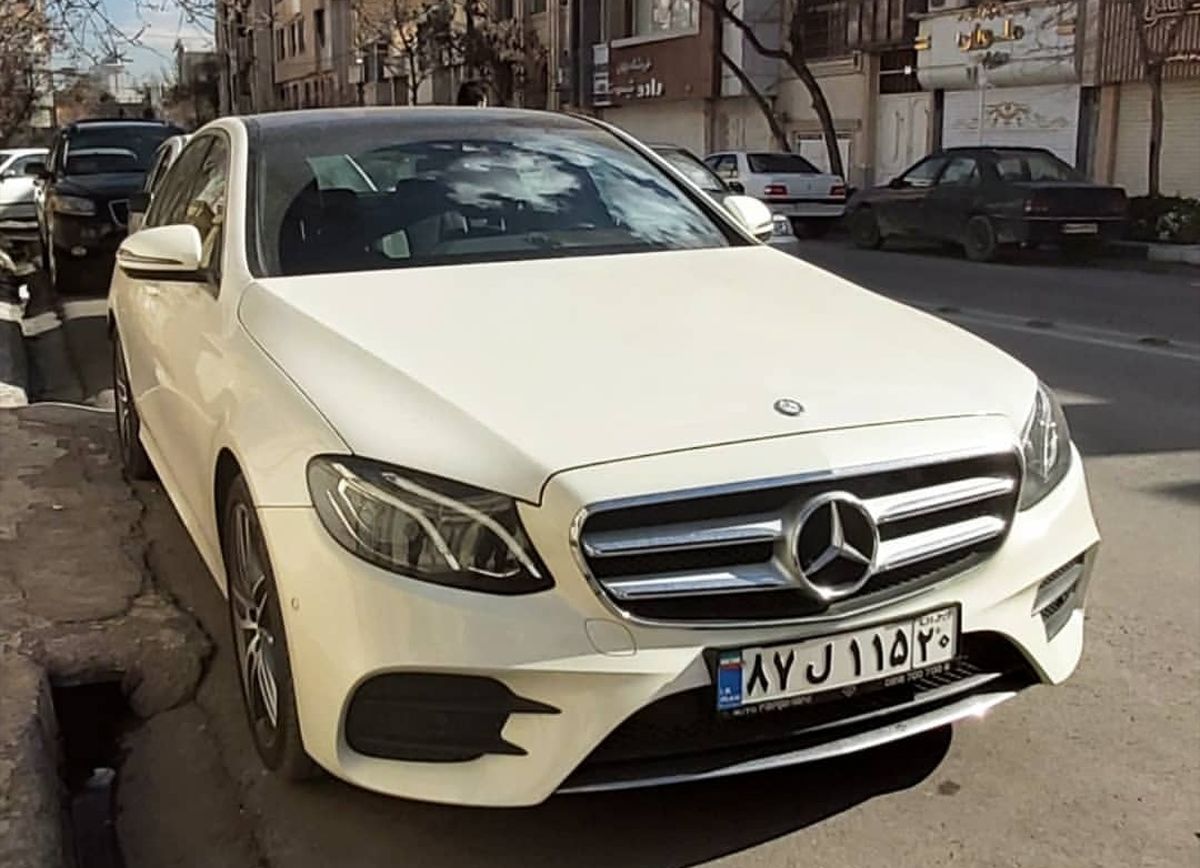 احتکار ۲۳ دستگاه بنز E200  در پارکینگ یک منزل مسکونی!