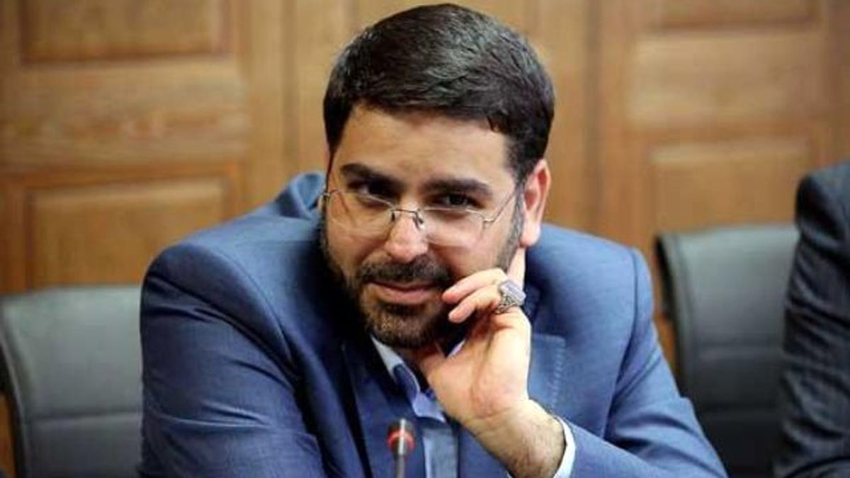 نظرات عجیب مدیر روابط عمومی صداوسیما درباره پایتخت