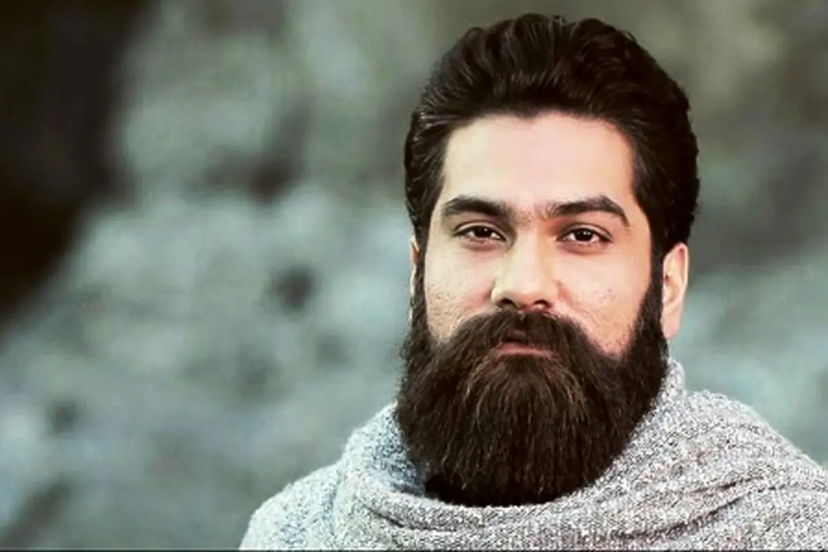 علی زندوکیلی روی خطوط ریلی از وطن خواند + ویدئو