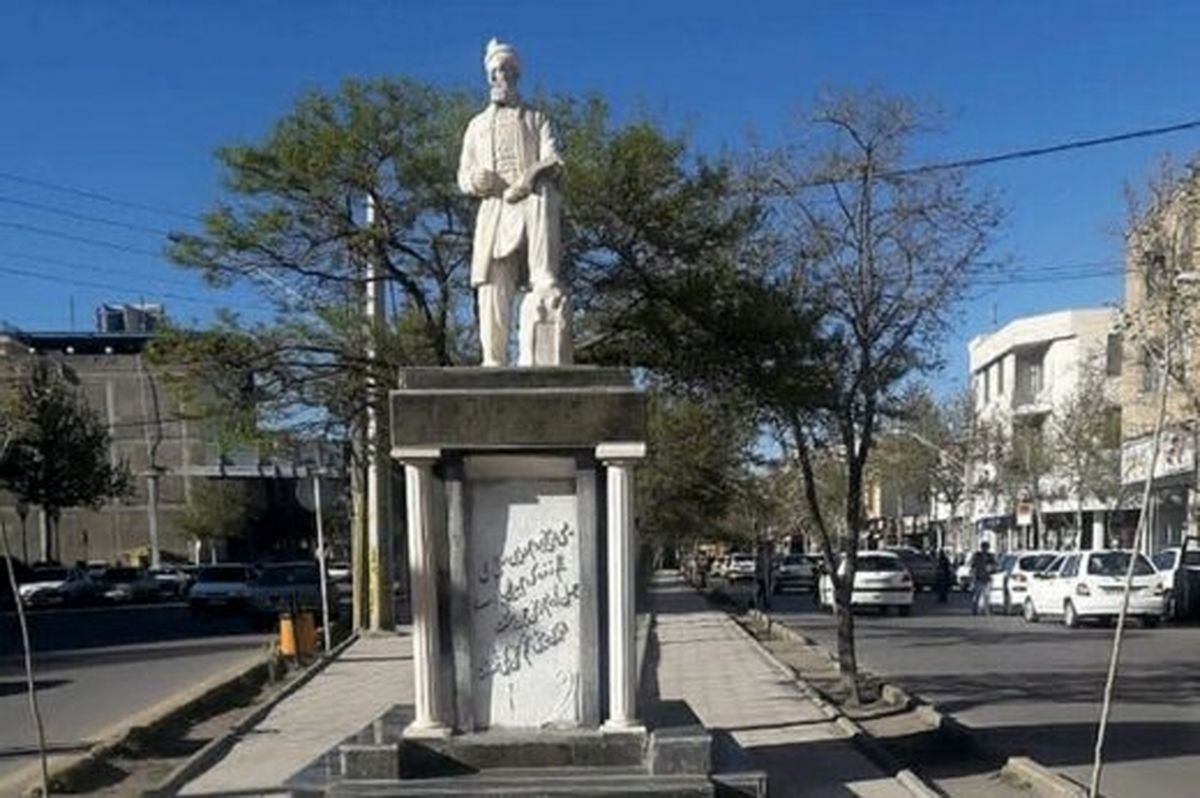 پایان جنجال مجسمه فردوسی در قزوین