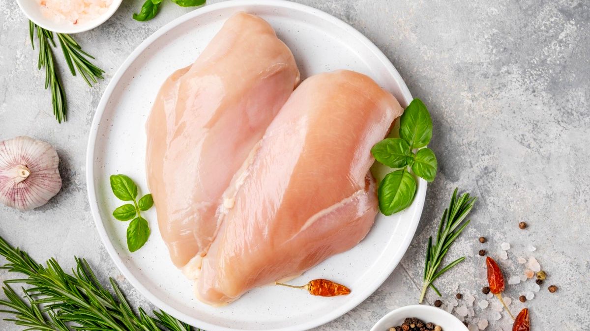 قیمت انواع گوشت مرغ در بازار ۱۵ فروردین