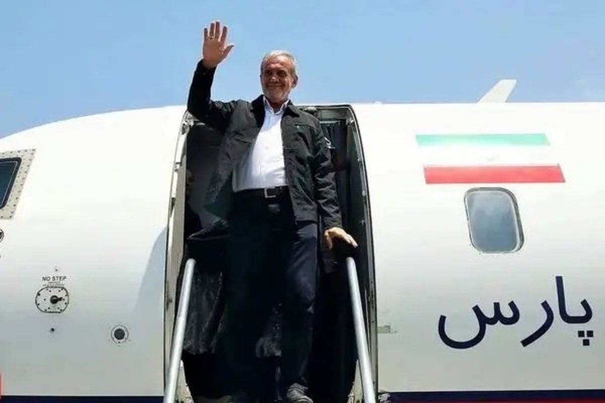 ببینید | بالا رفتن پزشکیان از پلههای هواپیما سوژه کاربران شد