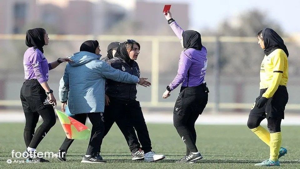 اعتراض جالب به داوری به سبک تیم بانوان «تام» + عکس