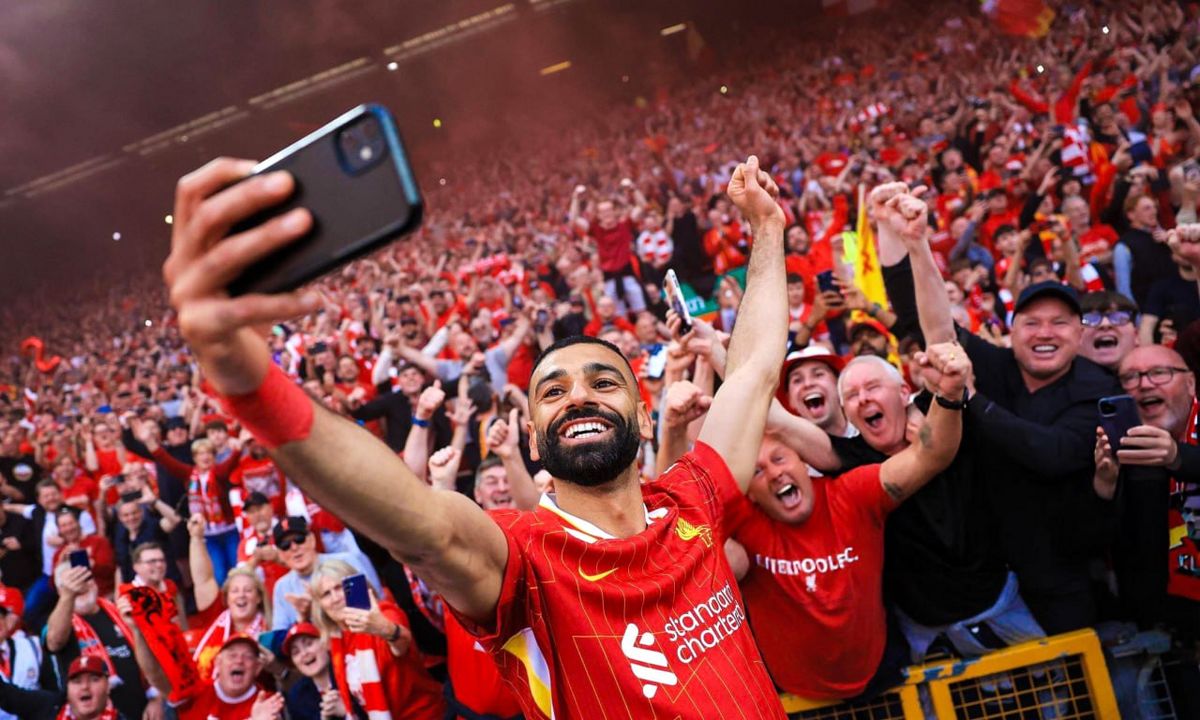 سلفی محمد صلاح با هواداران در شب قهرمانی لیورپول؛ قاب ماندگار از جام بیستم + عکس