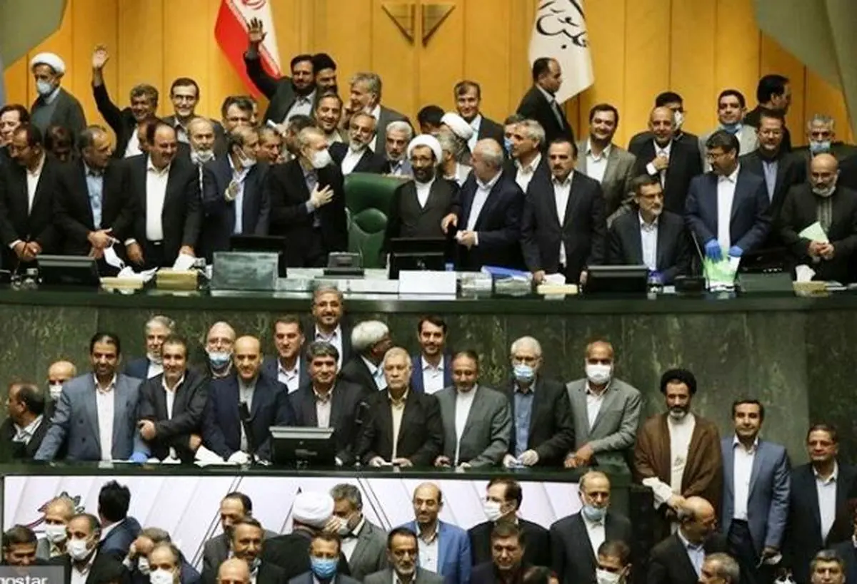 حاشیه‌نگاری بر دو خبر ترسناک از مجلس