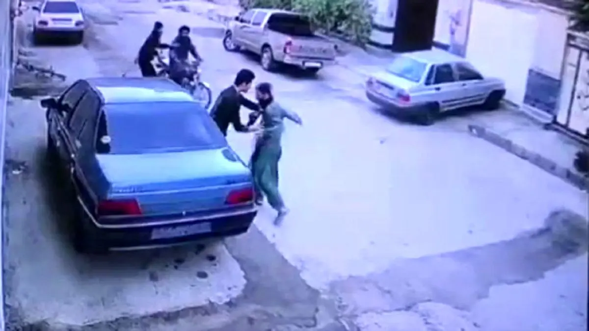 ویدئویی دلهره‌آور از زورگیری موبایل در زاهدان