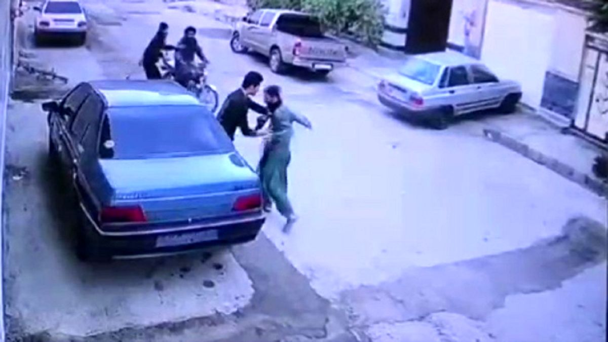 ویدئویی دلهرهآور از زورگیری موبایل در زاهدان