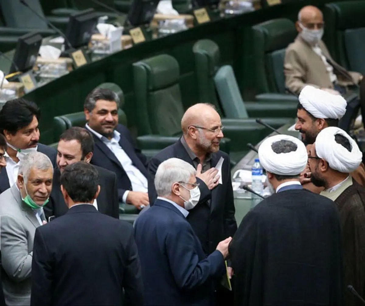 تصویری خاص از قالیبافِ رئیس در صحن مجلس