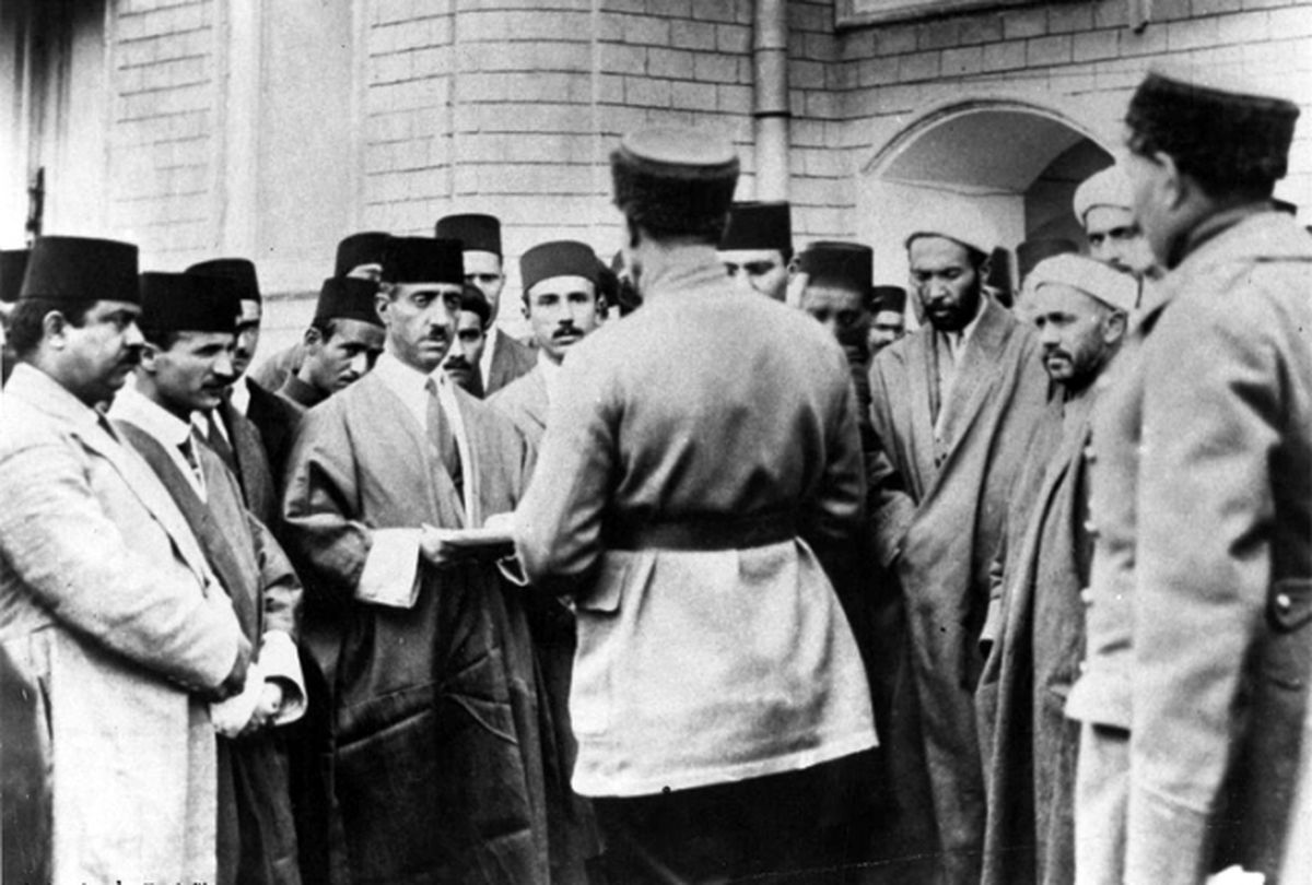 خرده روایتی درباره آغاز سلطنت رضاخان