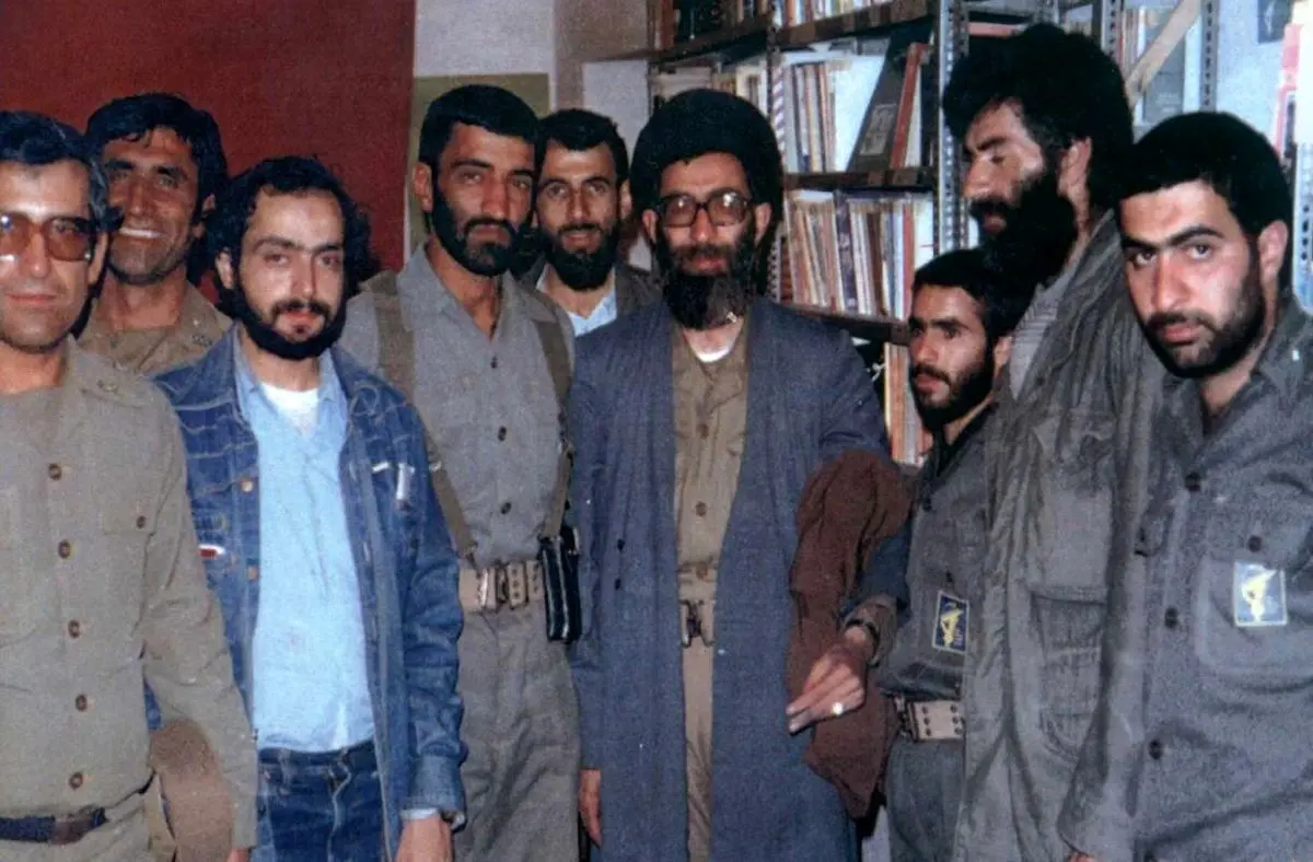 ببینید:حاج احمد متوسلیان در کنار رهبر انقلاب