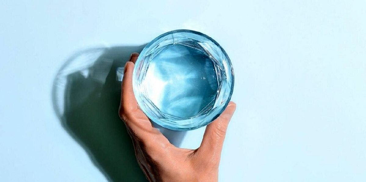 آیا میدانستید بیش از حد آب خوردن عوارض دارد؟