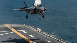 ببینید | فرود عمودی F35 روی ناو هواپیمابر