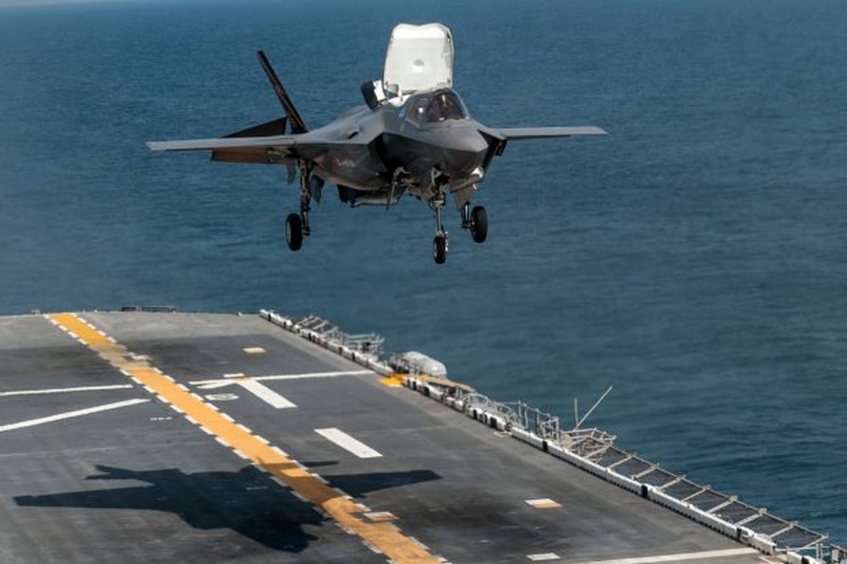 ببینید | فرود عمودی F35 روی ناو هواپیمابر