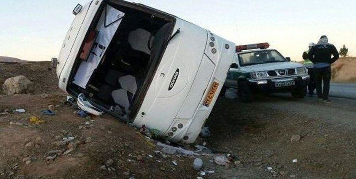 ۲۰نفر در واژگونی اتوبوس تهران - مشهد مصدوم شدند