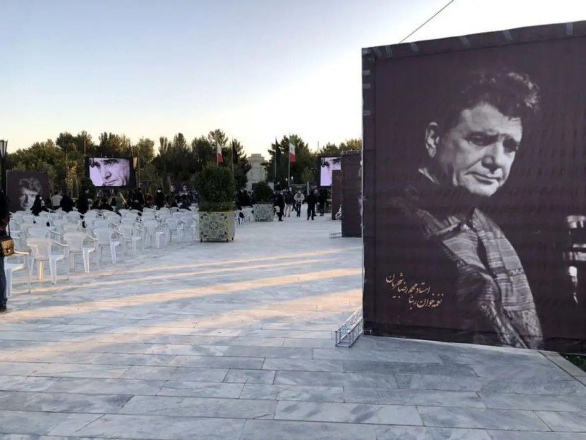 شجریان در آرامگاه فردوسی به خاک سپرده شد