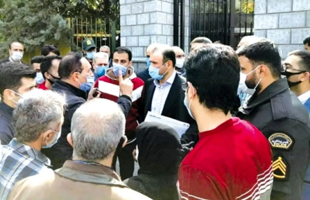 تجمع اعتراضی سهامداران بورس مقابل مجلس