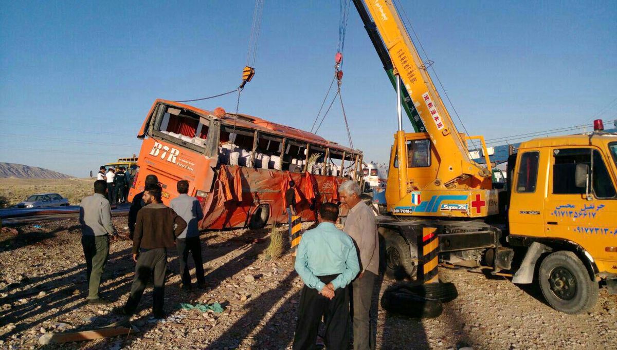 مرگ چهار مسافر در حادثه چپ کردن اتوبوس اصفهان