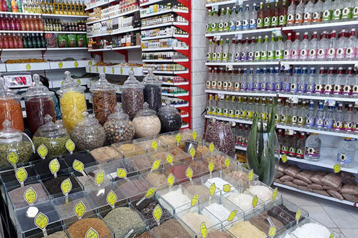 عطاری‌ها باید جمع شوند، آبروی طب سنتی را برده‌اند!