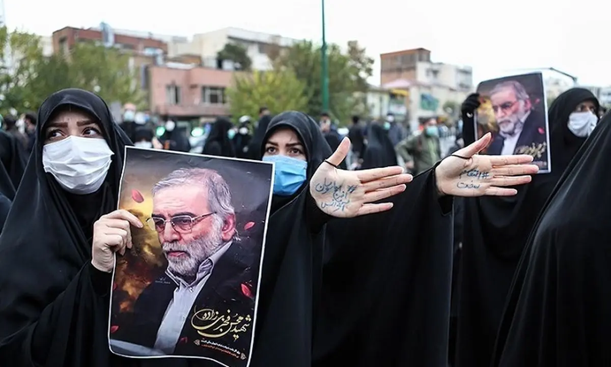 ببینید | لحظه تشیع پیکر شهید فخری‌زاده در حرم رضوی