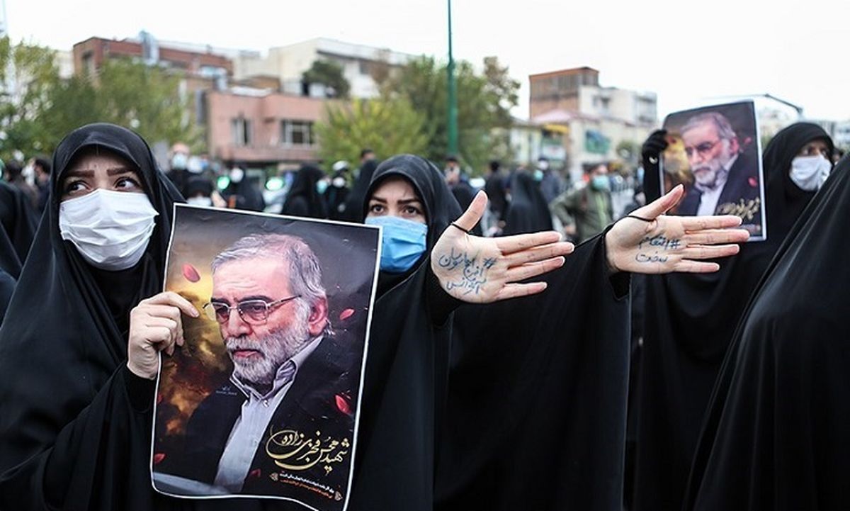 ببینید | لحظه تشیع پیکر شهید فخری‌زاده در حرم رضوی