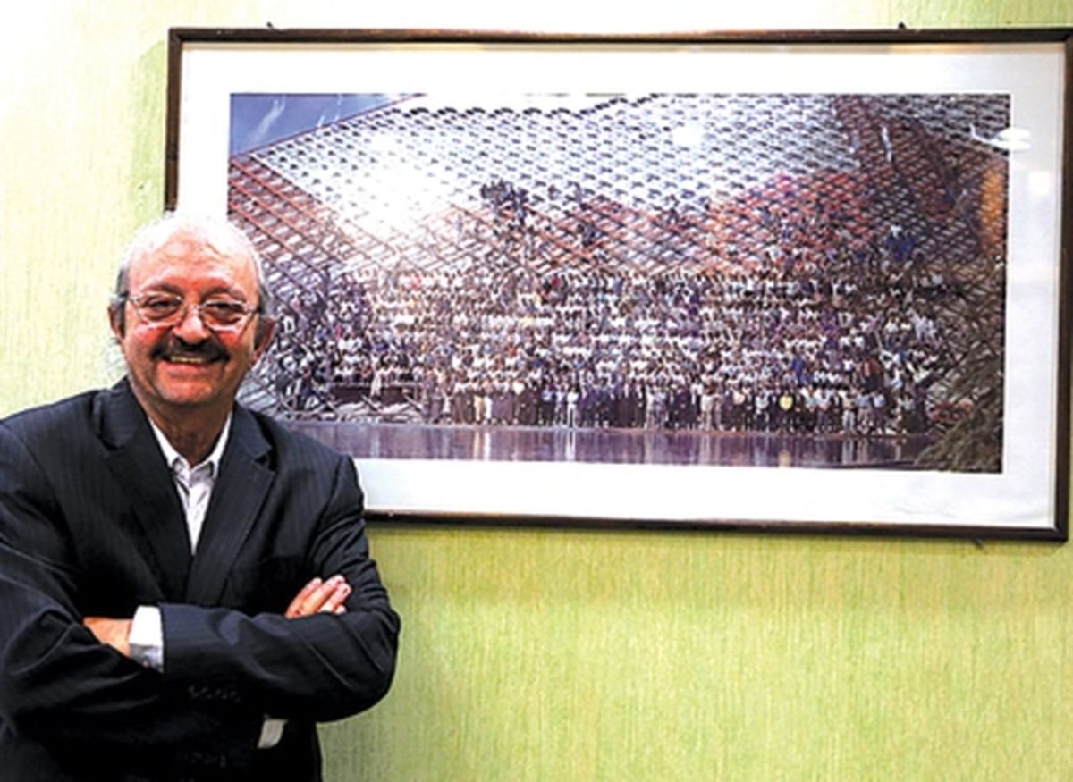 چه شد که ساختمان مجلس هرمی شد؟