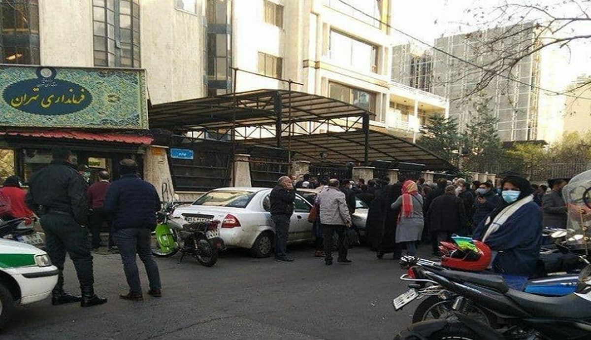 ویدئو | تجمع مقابل فرمانداری برای مجوز خروج از تهران