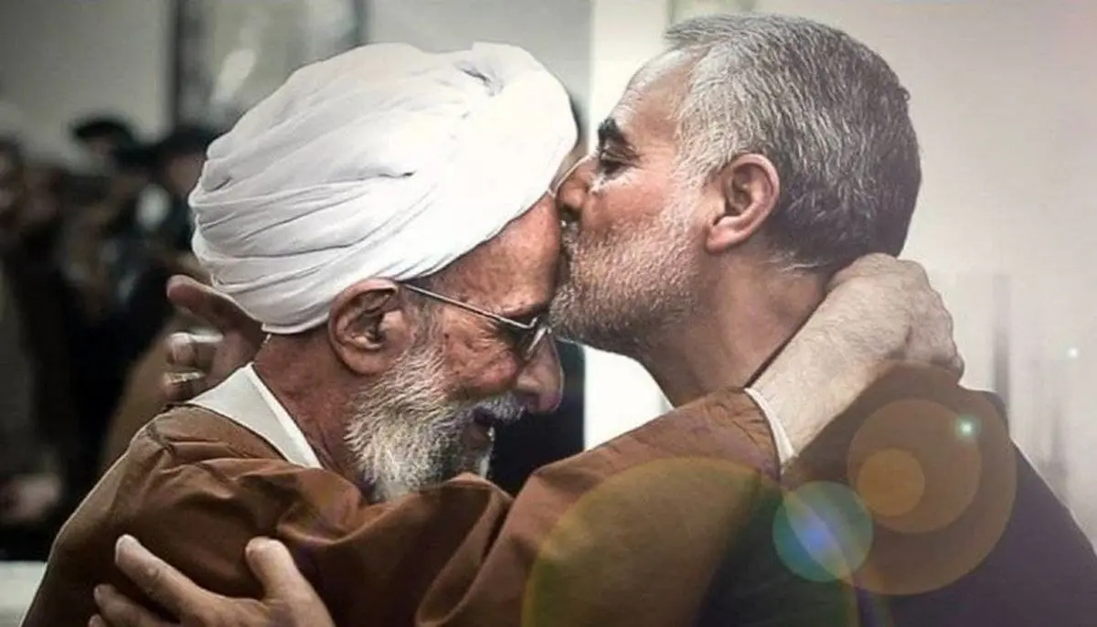 بوسه سردار سلیمانی بر پیشانی آیت‌الله مصباح