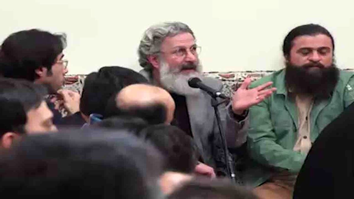 ماجرای سیاساکتی نگاه کردن رهبر انقلاب با نوههایشان