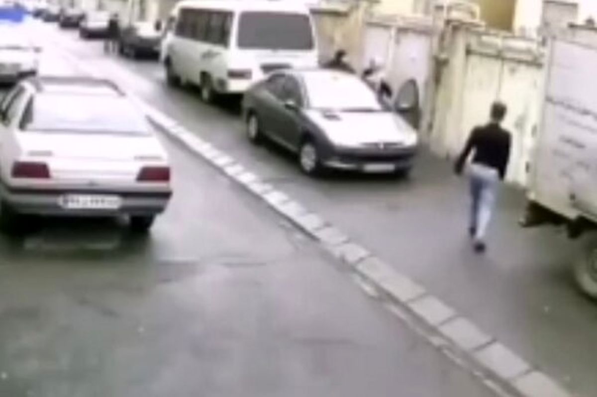 ببینید | لحظه سرقت خودرو ۲۰۶ توسط دو سارق حرفهای