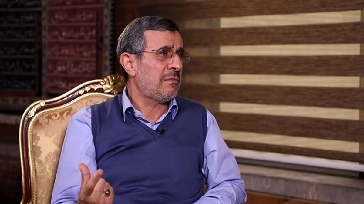 احمدی‌نژاد:سایه جنگ را از ایران دور کردم