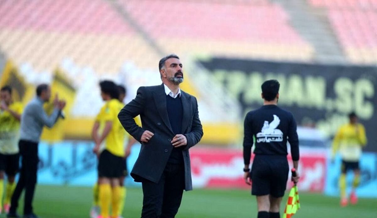 قهر کردن محمود فکری در نشست خبری را تماشا کنید