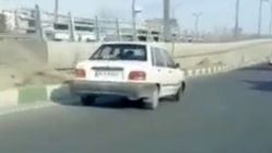 ویدئو | حرکت عجیب و خطرناک راننده پراید در اتوبان
