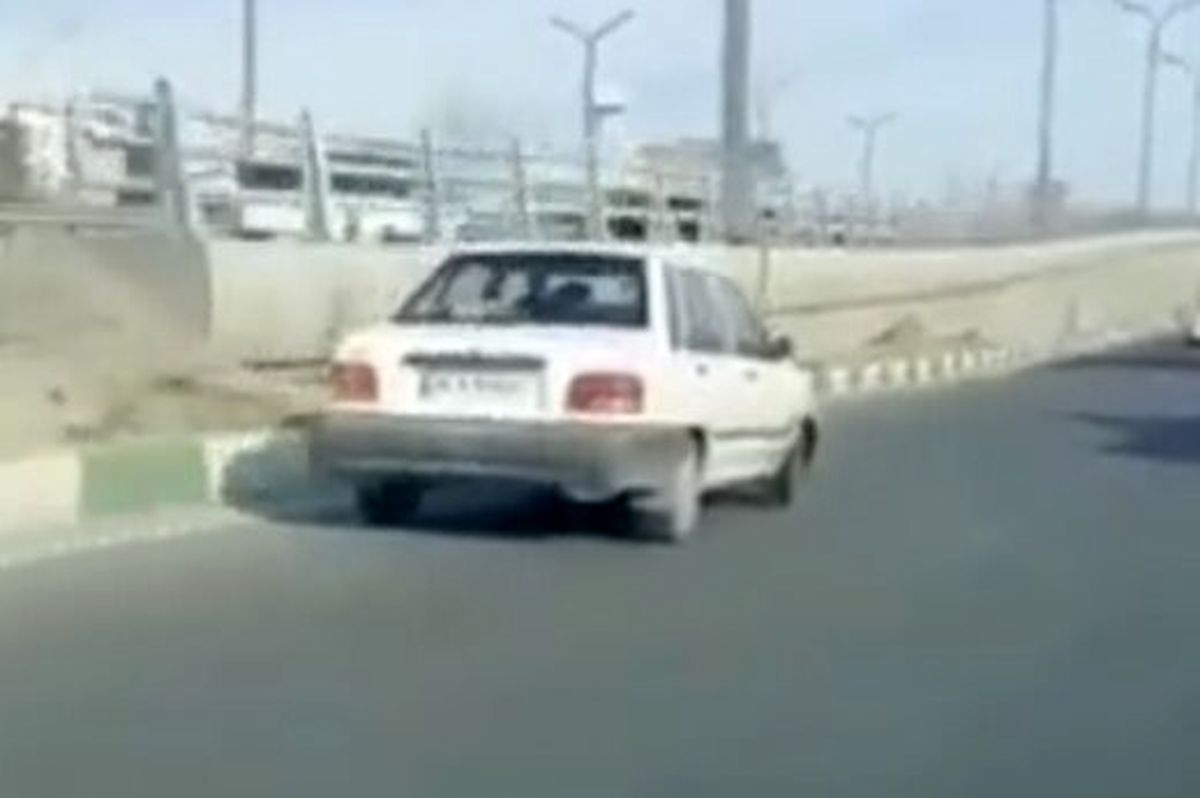 ویدئو | حرکت عجیب و خطرناک راننده پراید در اتوبان