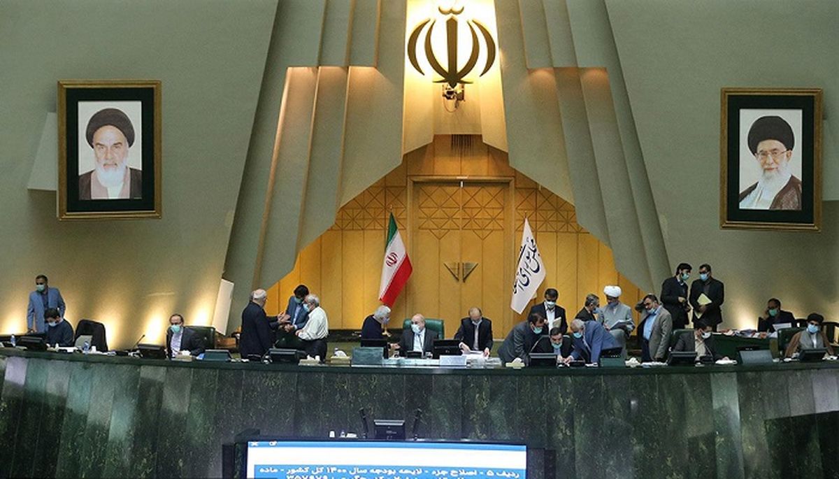 عذرخواهی نماینده دولت از نمایندگان‌ مجلس را ببینید