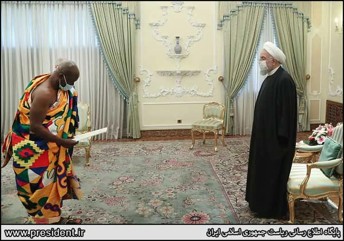 پوشش متفاوت سفیر جدید غنا در دیدار با روحانی