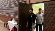 حضور امیر عرب‌براقی با پای مصدوم در سمینار دانش‌افزایی